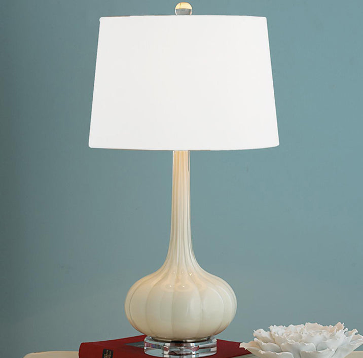 Lampe de Table en Céramique Épurée - Design Élégant avec Abat-jour Blanc