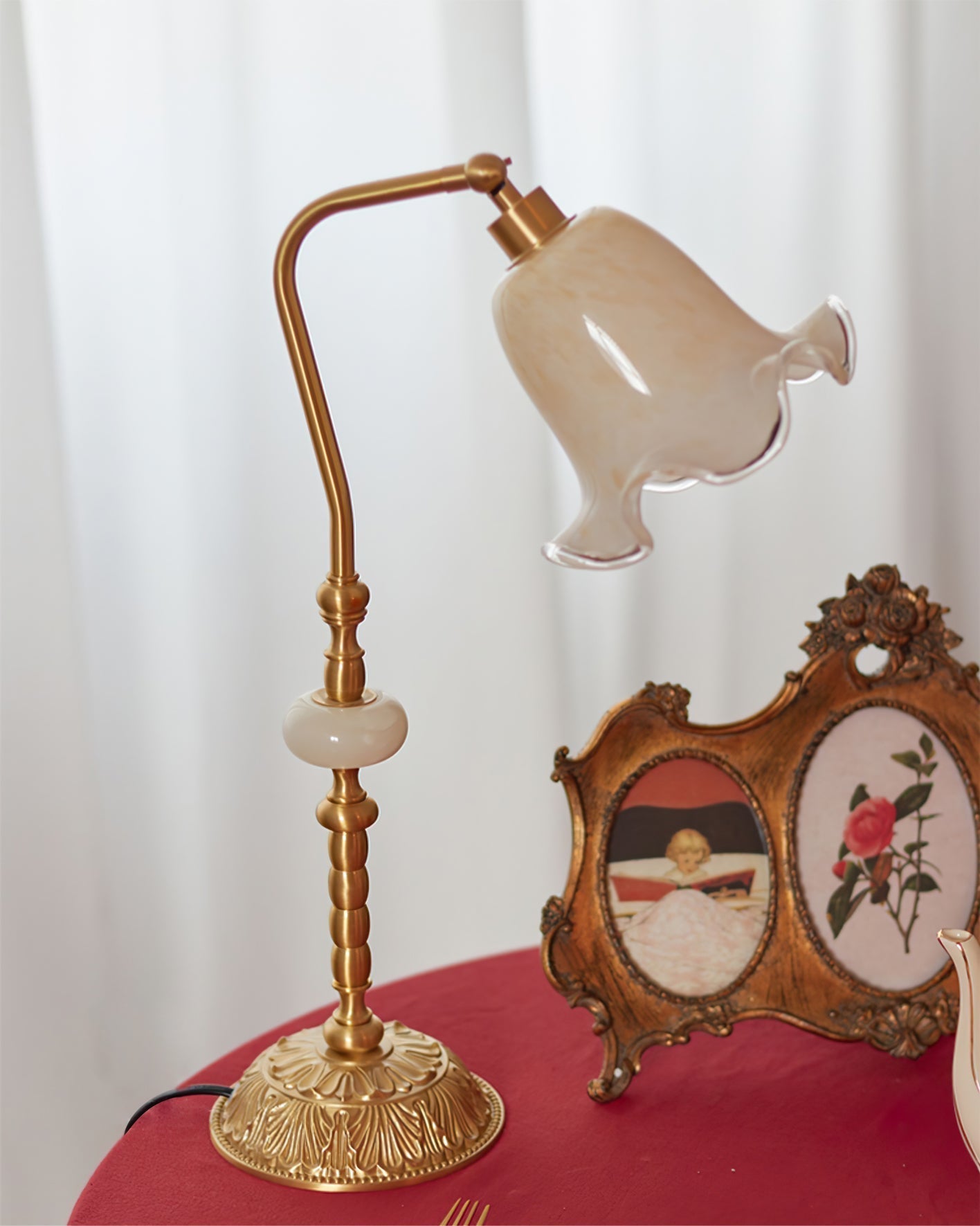Lampe de Table Vintage Florale - Élégance et Ambiance Douce dans Votre Espace