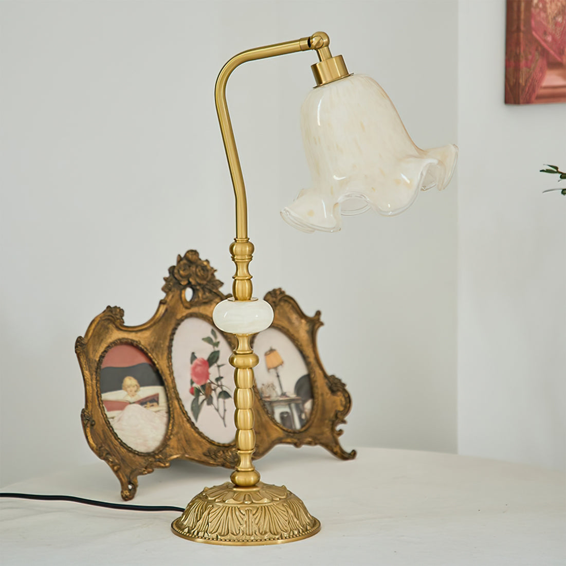 Lampe de Table Vintage Florale - Élégance et Ambiance Douce dans Votre Espace