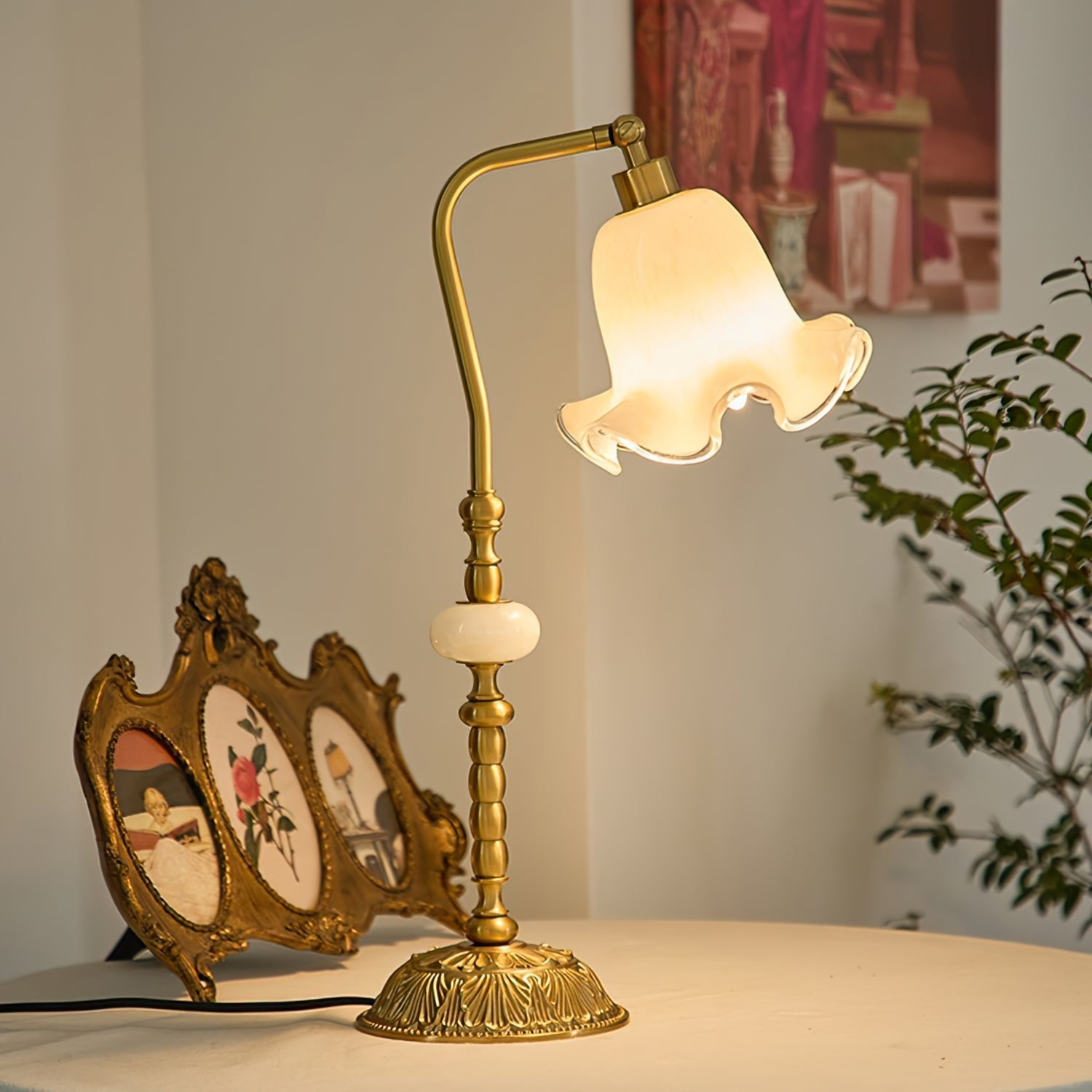 Lampe de Table Vintage Florale - Élégance et Ambiance Douce dans Votre Espace