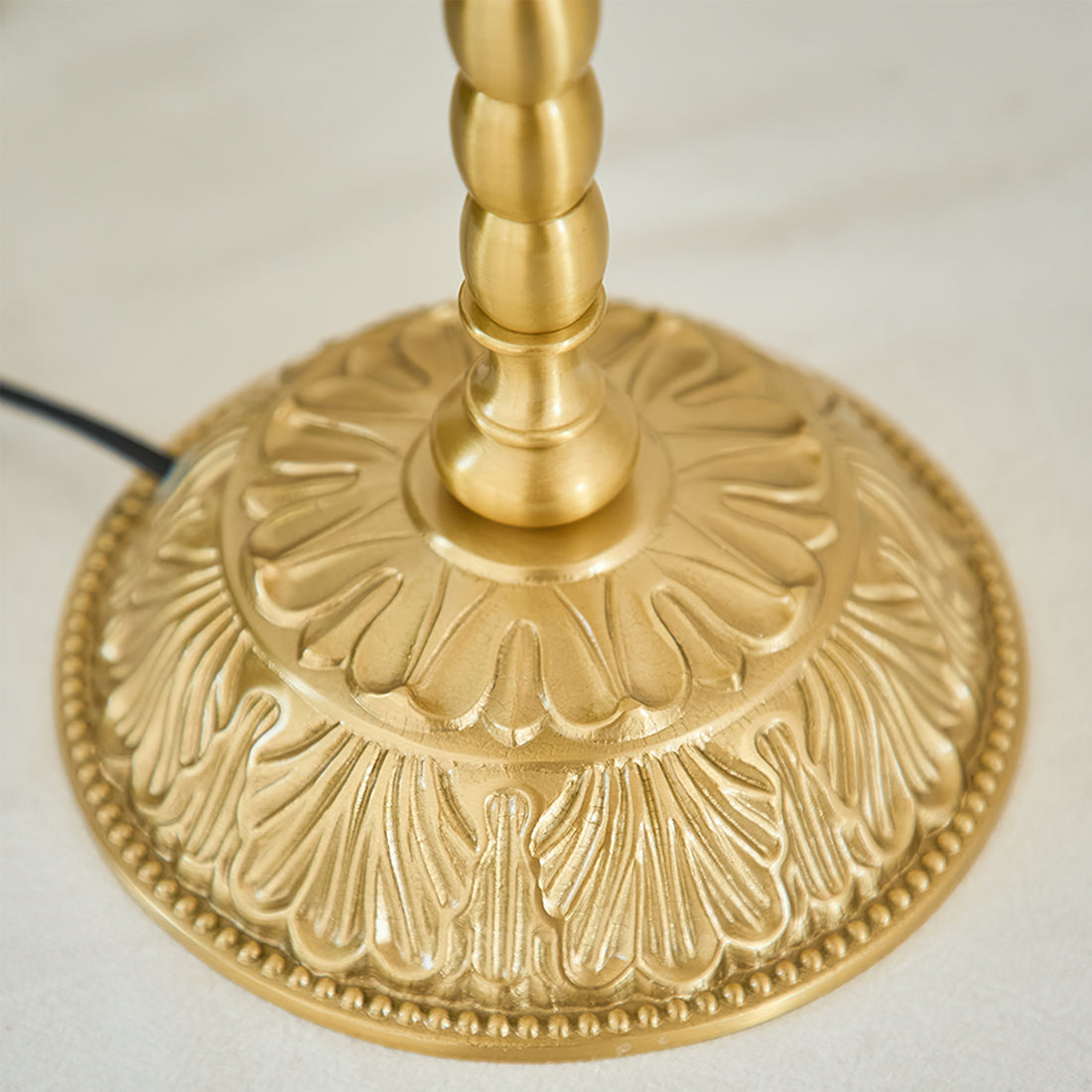 Lampe de Table Vintage Florale - Élégance et Ambiance Douce dans Votre Espace