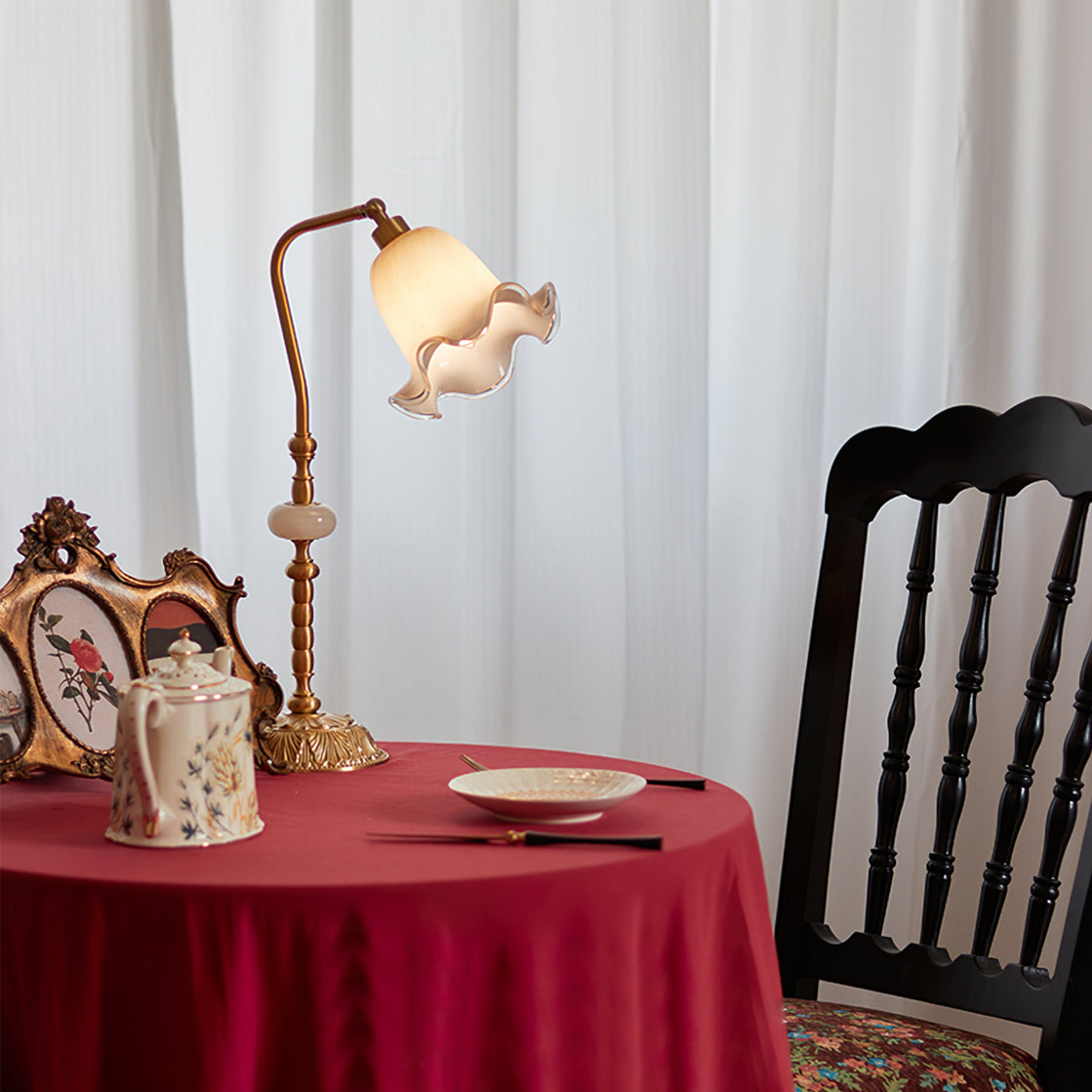 Lampe de Table Vintage Florale - Élégance et Ambiance Douce dans Votre Espace