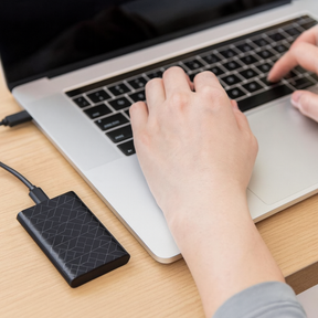 SSD Portable Rapide pour Transfert de Données - Design Compact et Résistant