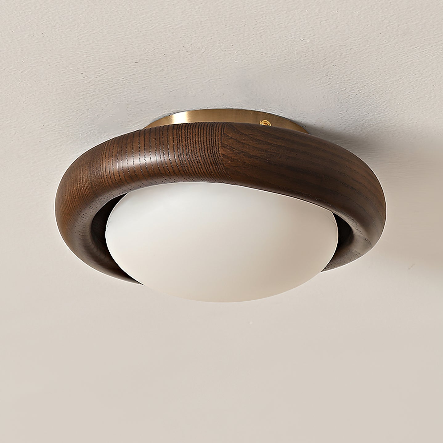 Plafonnier Épuré en Bois - Éclairage Ambiant Doux et Élégant