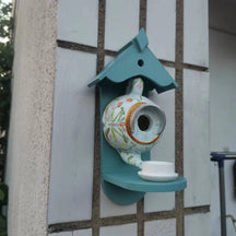 Nichoir en Théière Coloré - Confort et Sécurité pour les Oiseaux