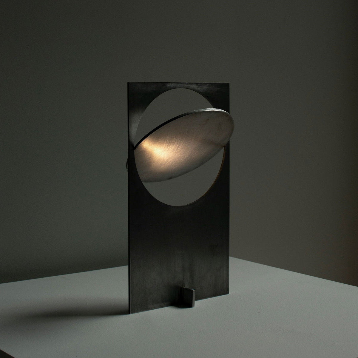Lampe de Table Minimaliste LED - Design Élégant et Économe en Énergie