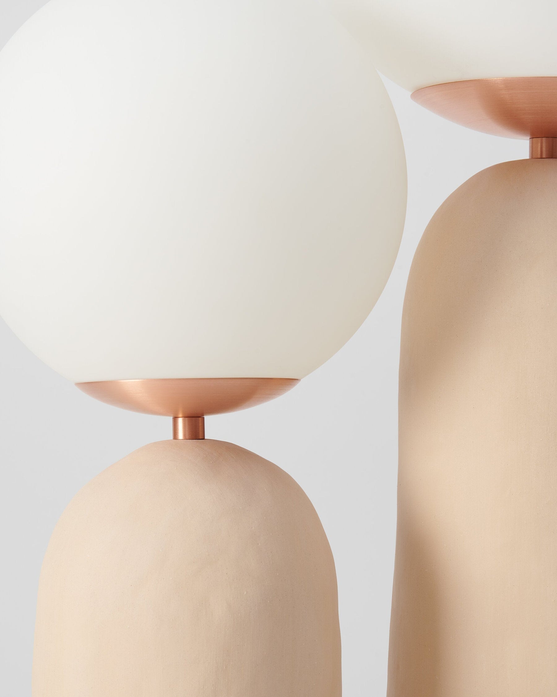 Lampe de Table en Verre et Résine - Design Élégant et Moderne pour Intérieur