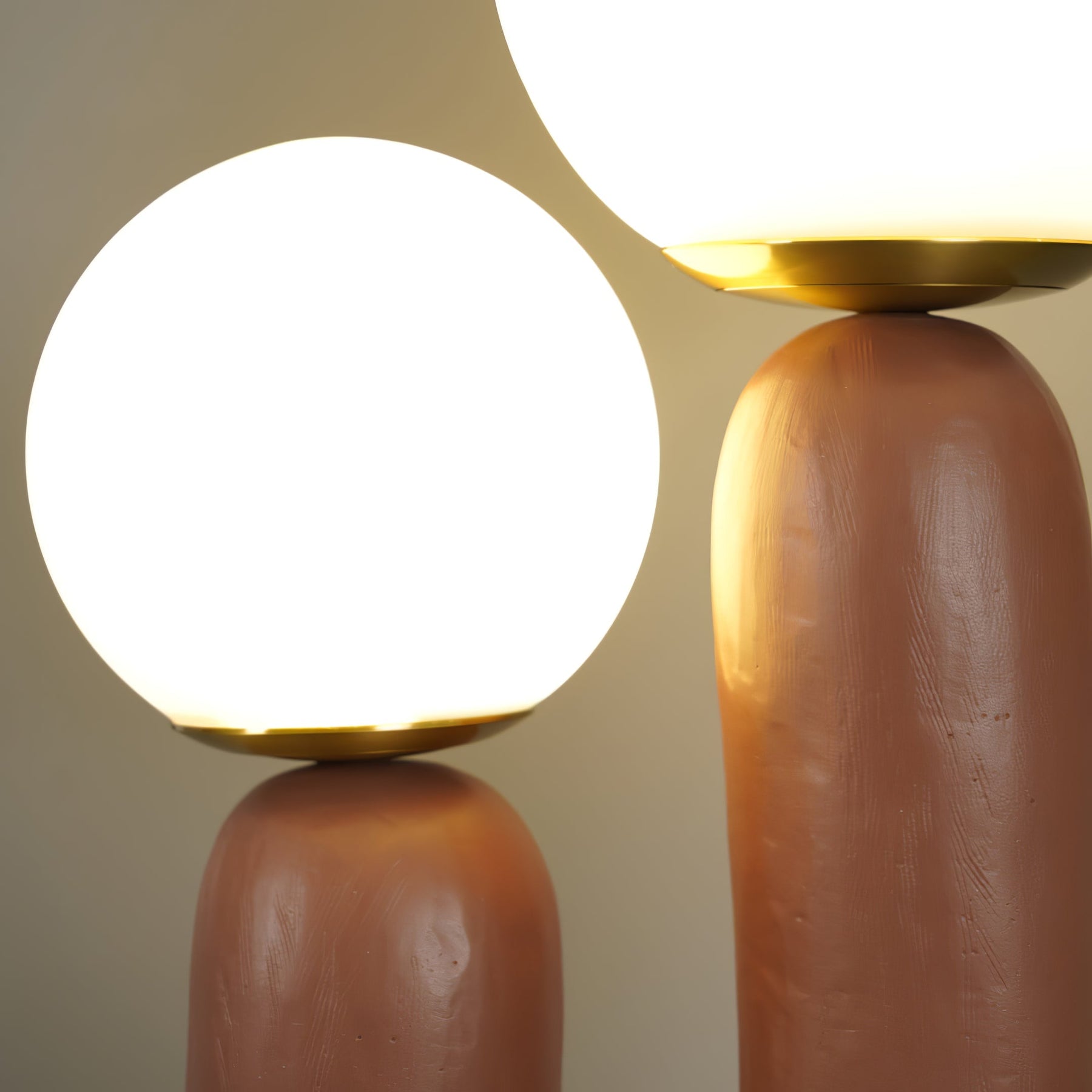 Lampe de Table en Verre et Résine - Design Élégant et Moderne pour Intérieur