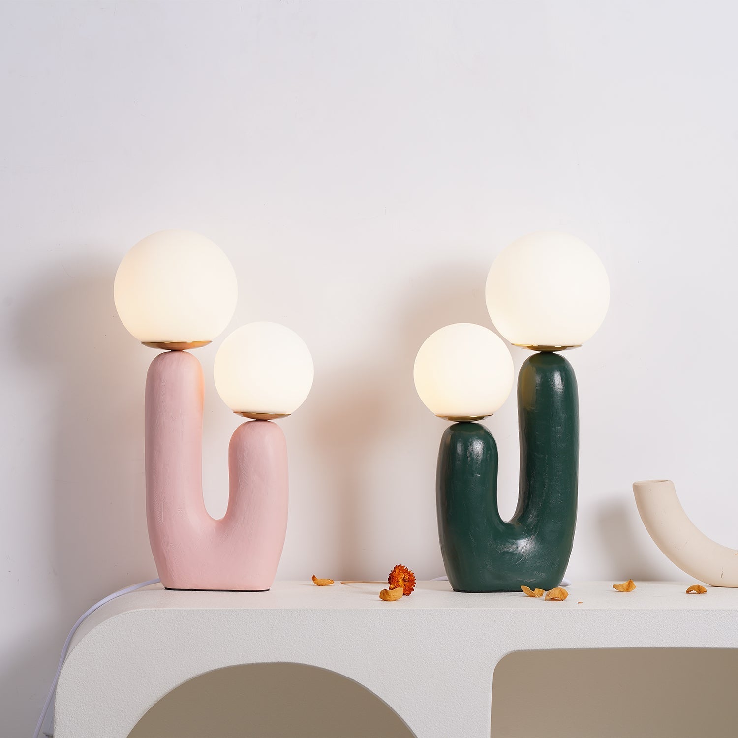 Lampe de Table en Verre et Résine - Design Élégant et Moderne pour Intérieur