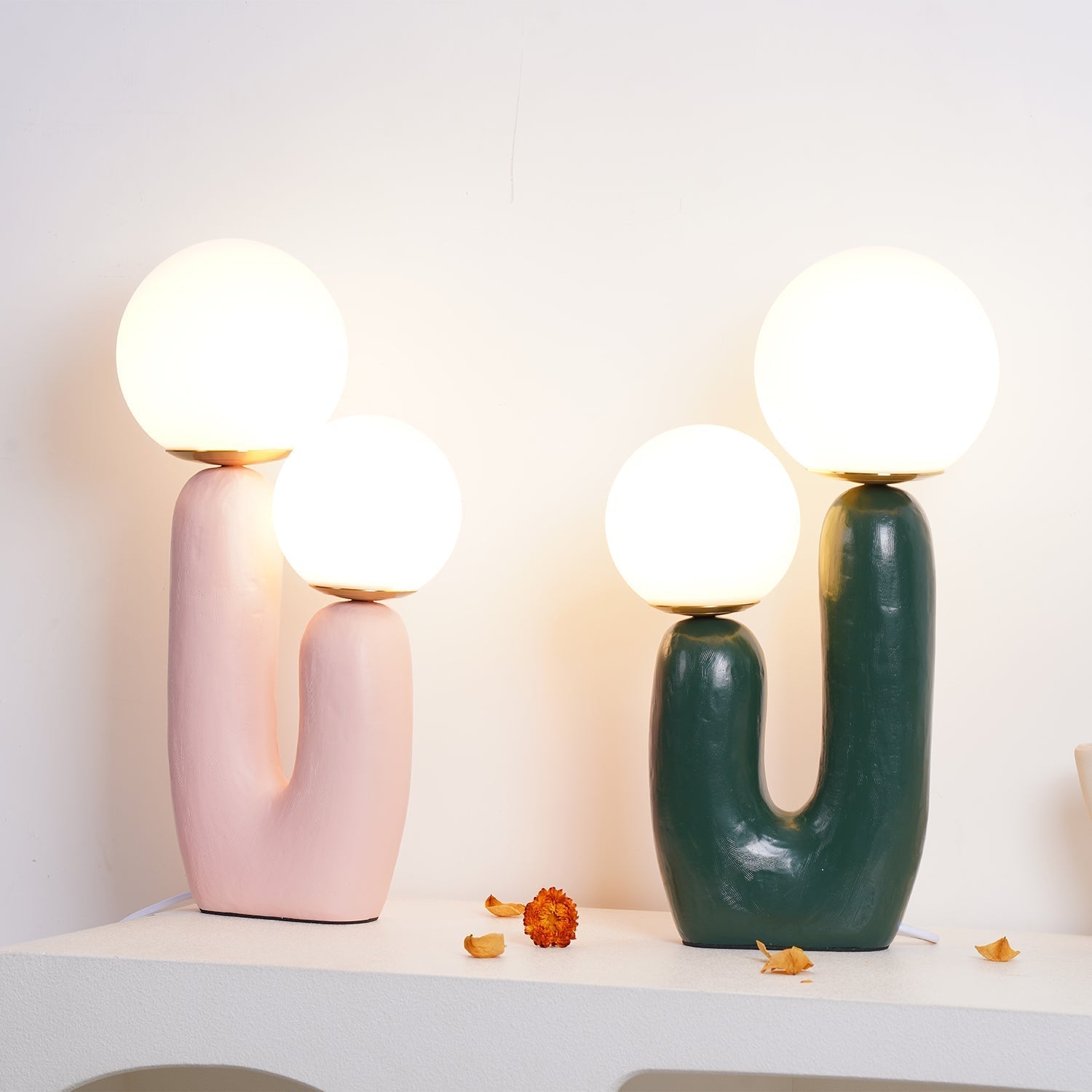 Lampe de Table en Verre et Résine - Design Élégant et Moderne pour Intérieur