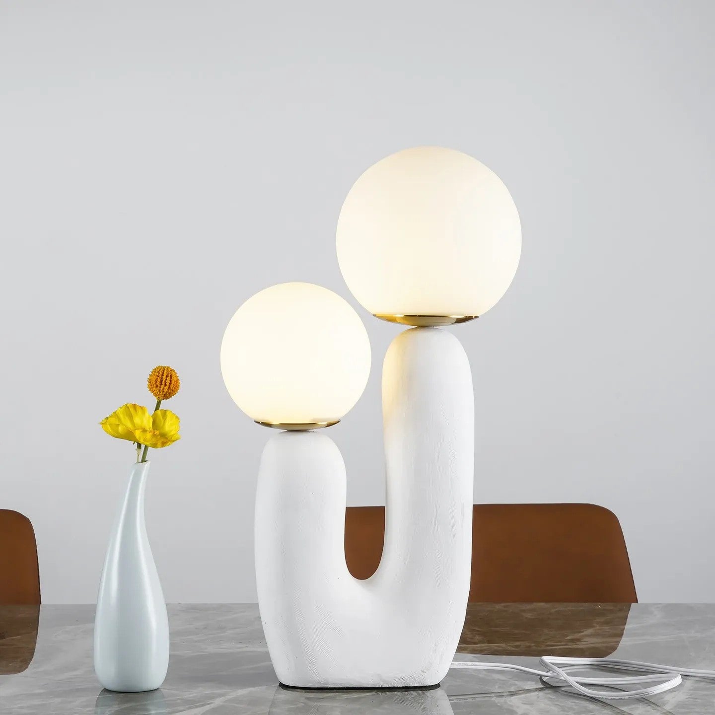 Lampe de Table en Verre et Résine - Design Élégant et Moderne pour Intérieur