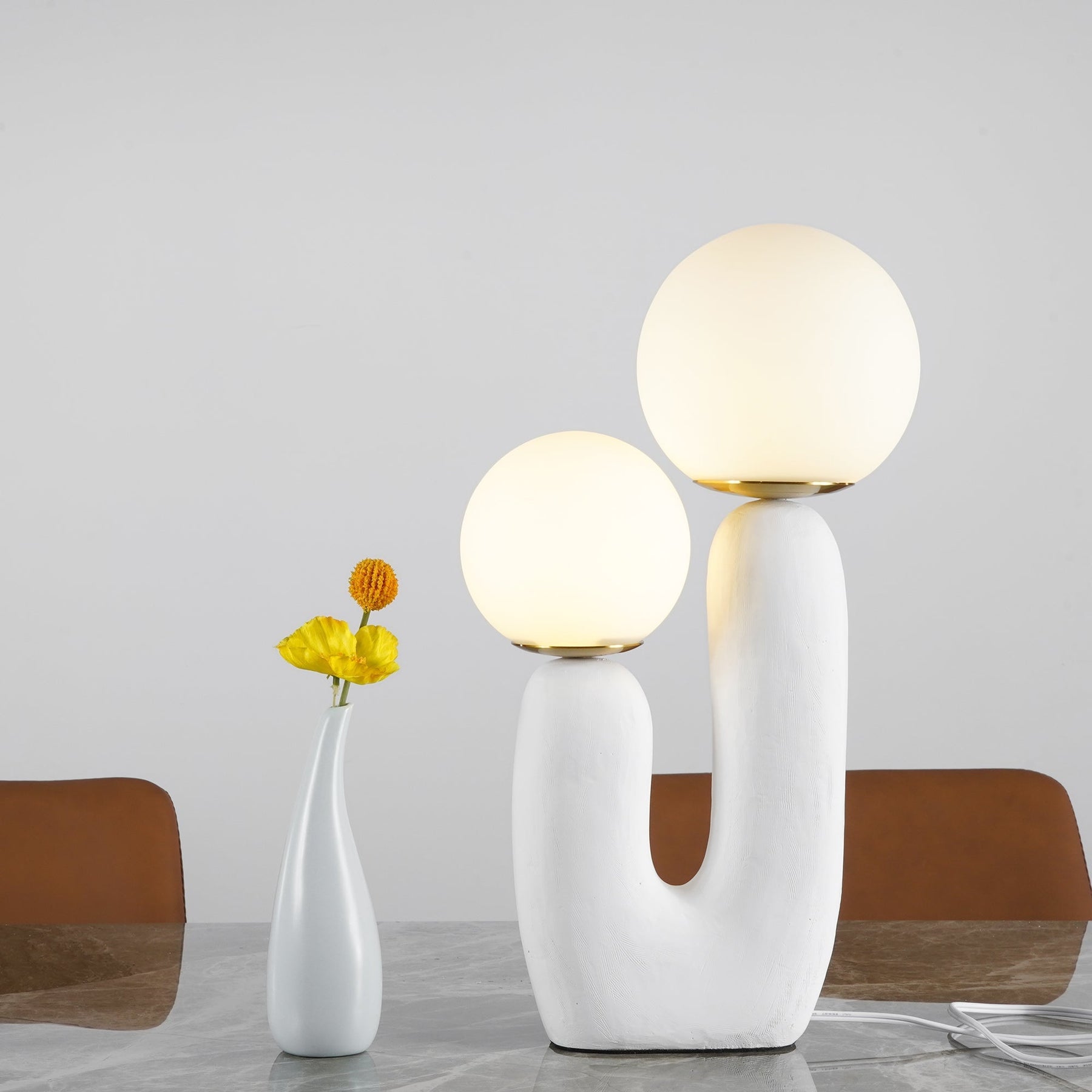 Lampe de Table en Verre et Résine - Design Élégant et Moderne pour Intérieur