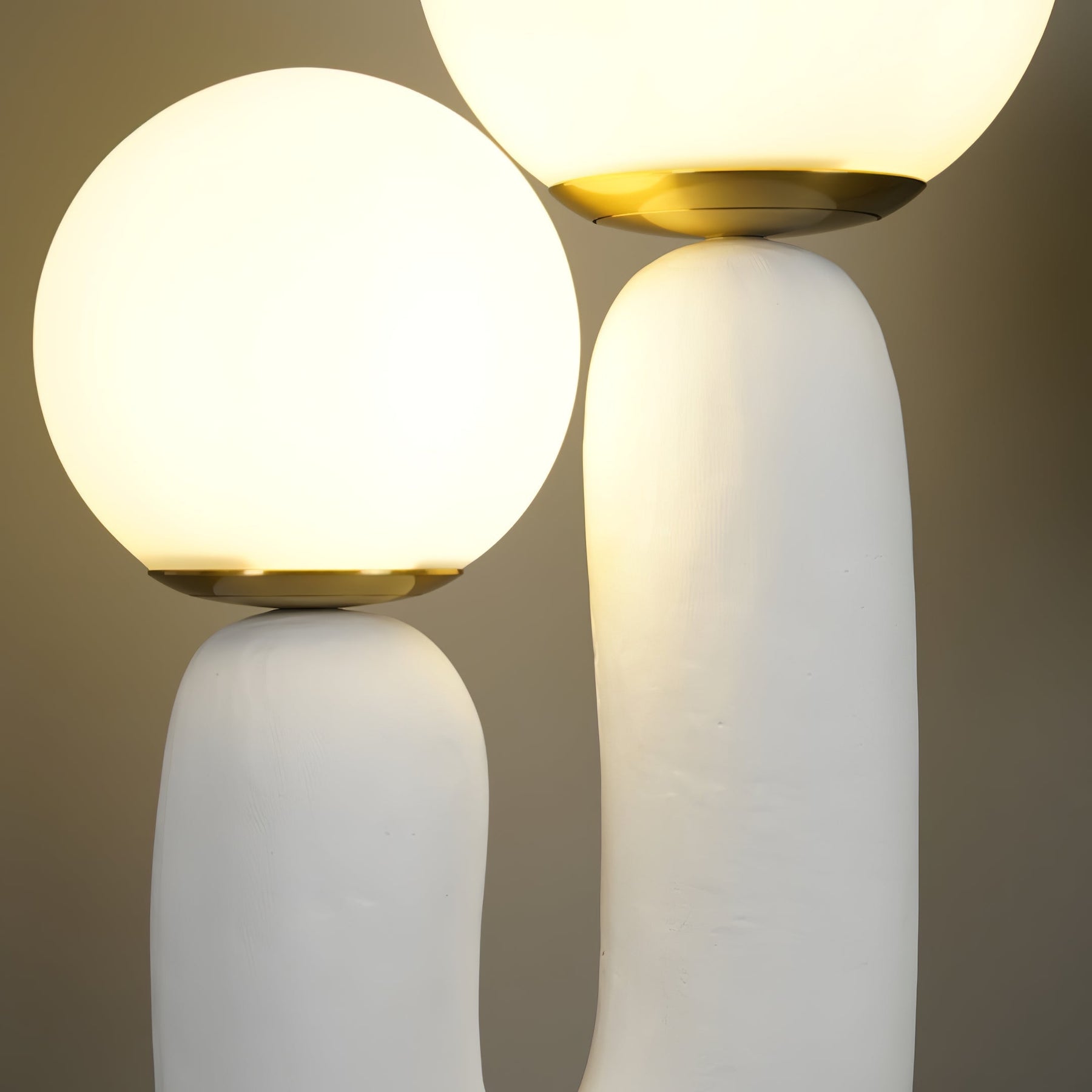 Lampe de Table en Verre et Résine - Design Élégant et Moderne pour Intérieur
