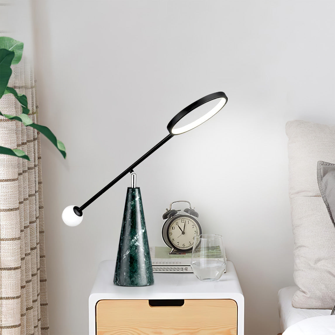 Lampe de Table Géométrique Ajustable - Design Postmoderne et Éclairage LED