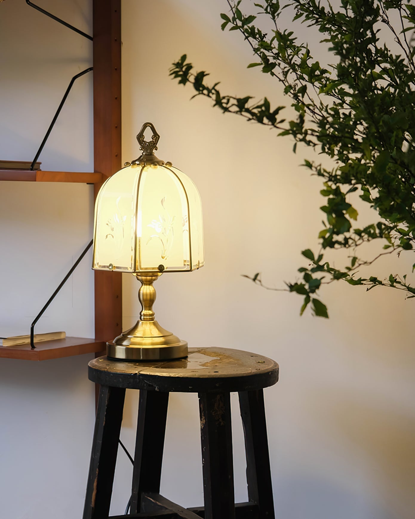 Lampe en Verre avec Motif Orchidée - Élégance et Lumière Chaude pour Intérieur