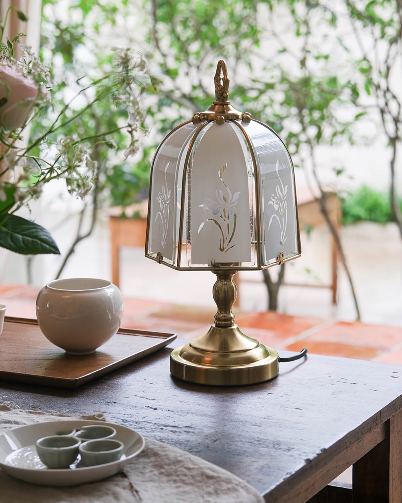 Lampe en Verre avec Motif Orchidée - Élégance et Lumière Chaude pour Intérieur