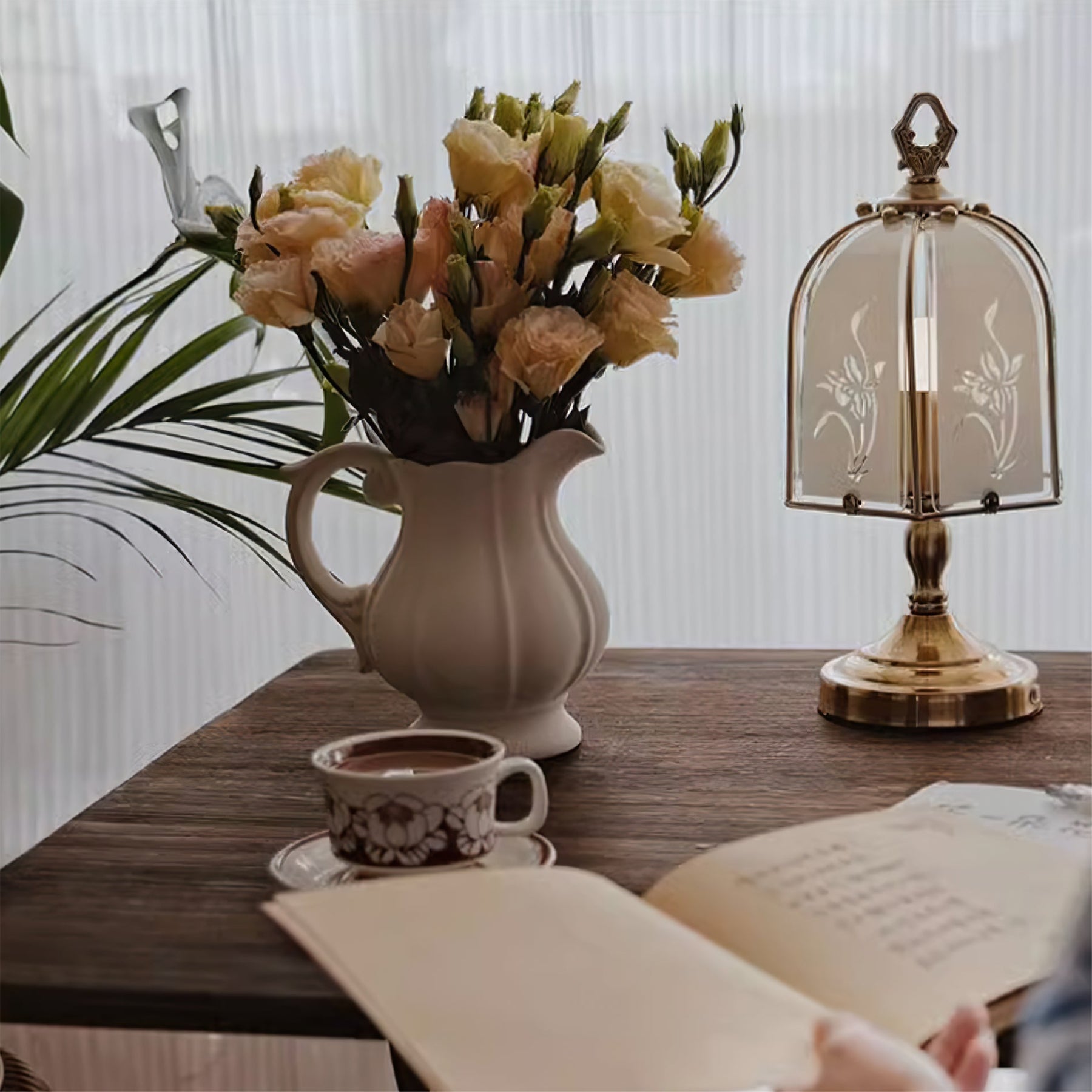 Lampe en Verre avec Motif Orchidée - Élégance et Lumière Chaude pour Intérieur