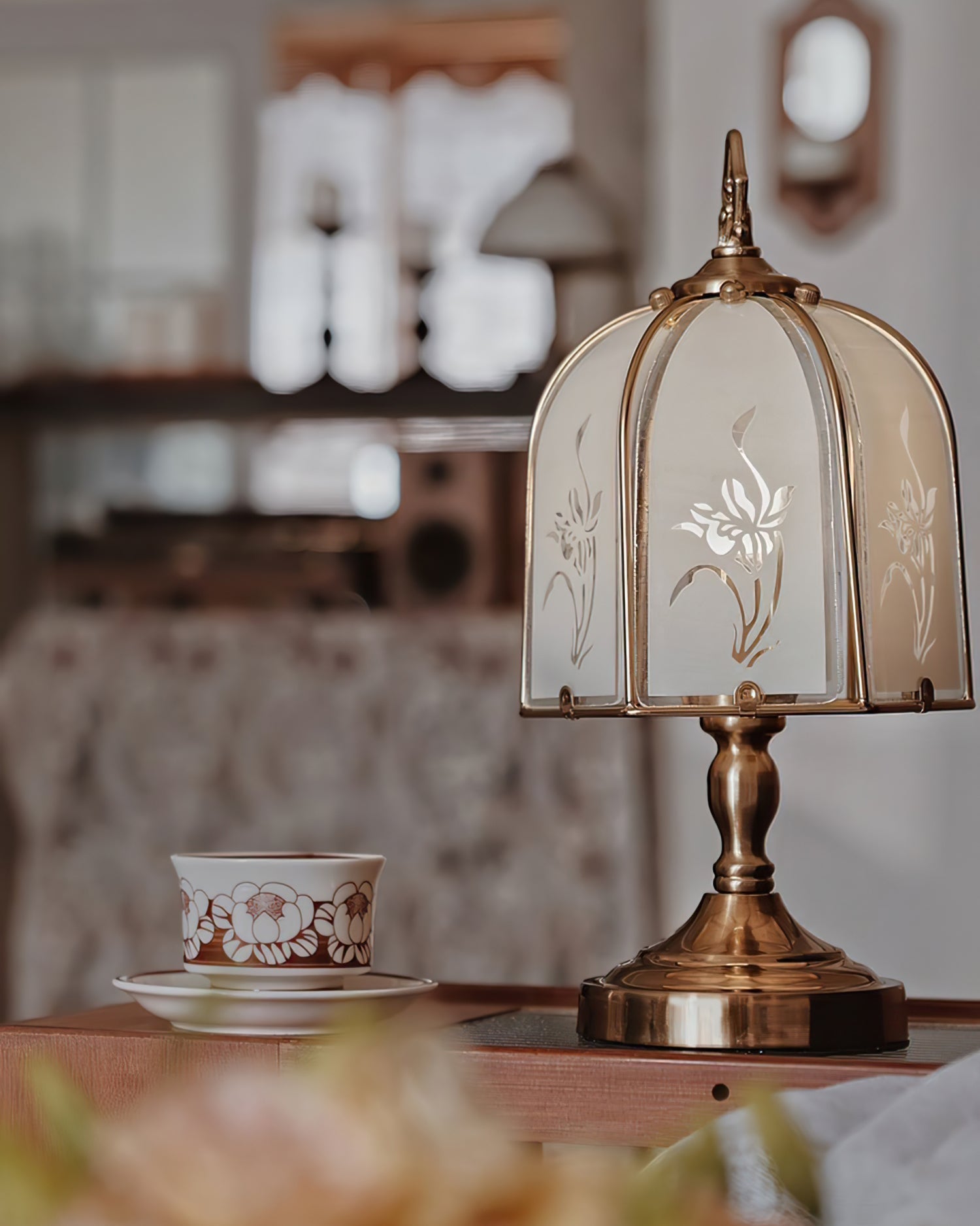Lampe en Verre avec Motif Orchidée - Élégance et Lumière Chaude pour Intérieur