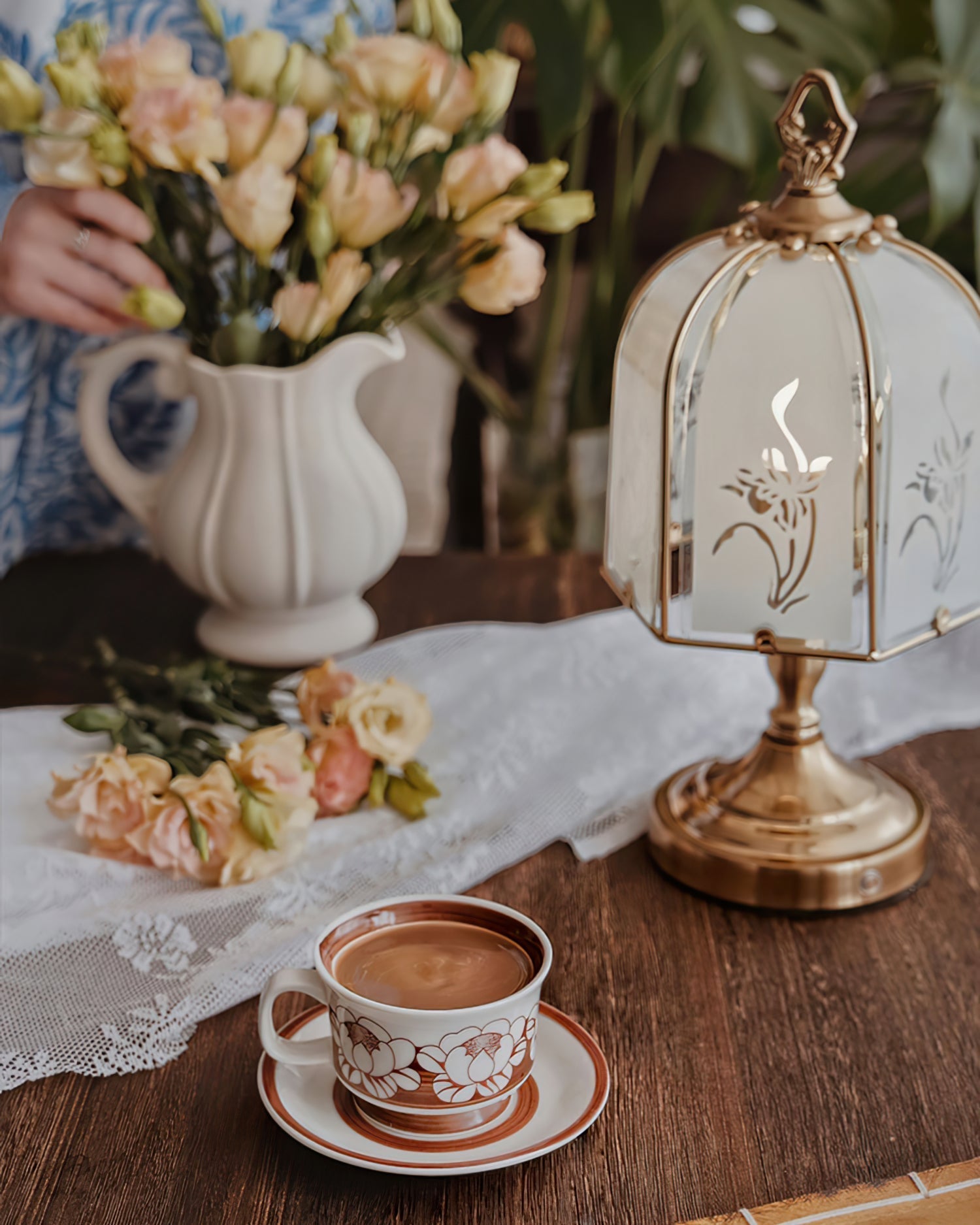 Lampe en Verre avec Motif Orchidée - Élégance et Lumière Chaude pour Intérieur