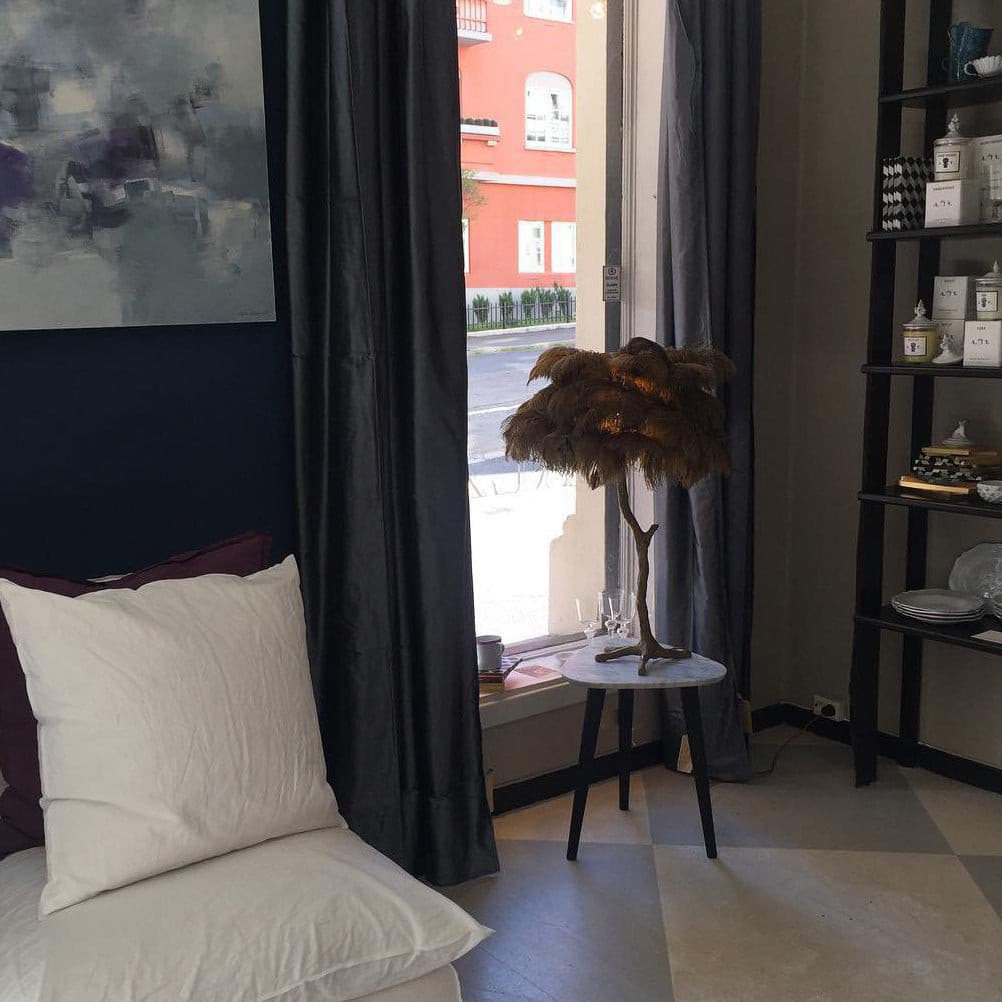 Lampe de Table Élégante en Plumes - Design Luxueux et Atmosphère Romantique