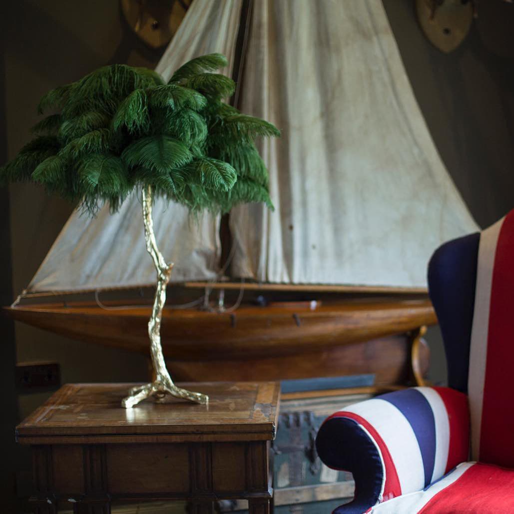 Lampe de Table Élégante en Plumes - Design Luxueux et Atmosphère Romantique