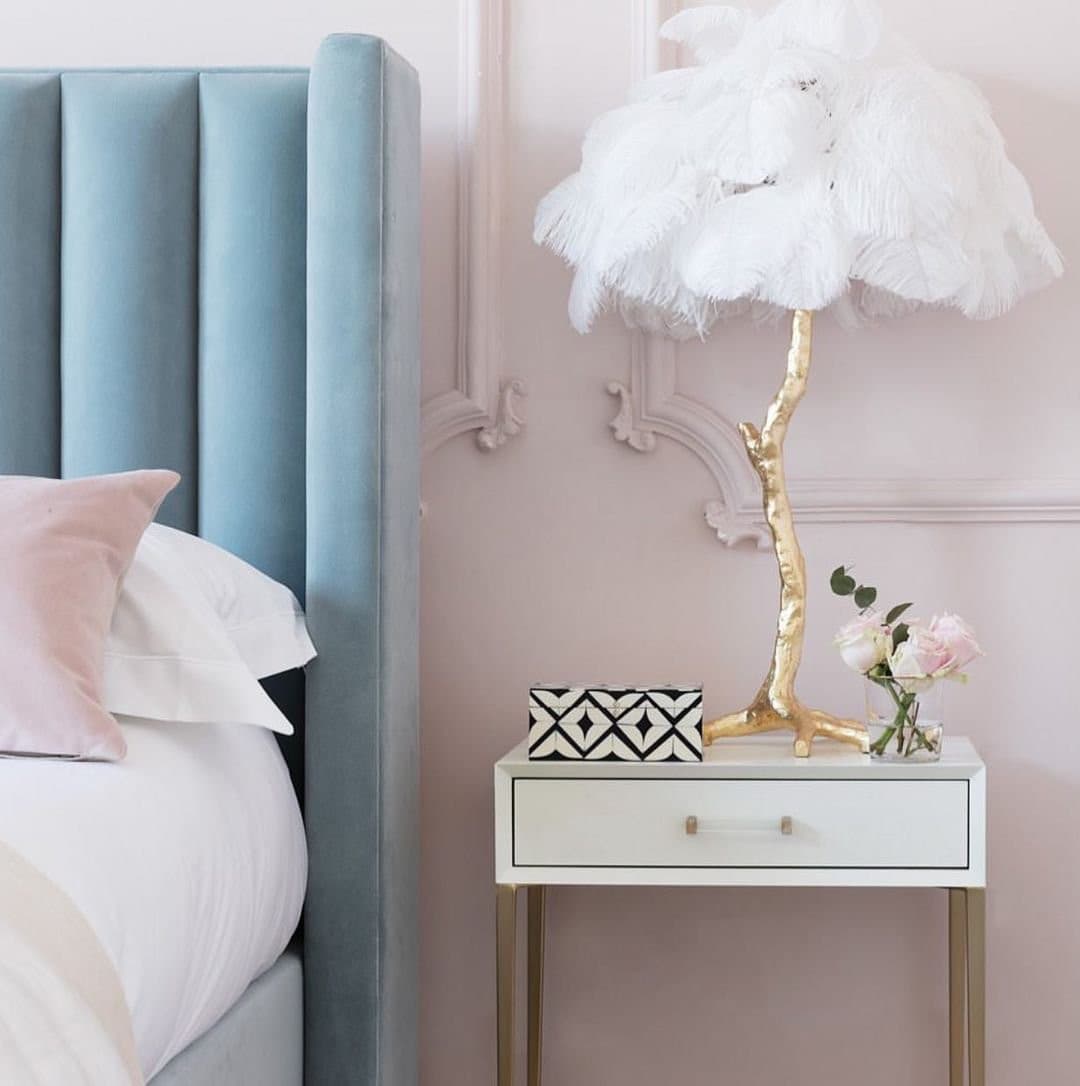 Lampe de Table Élégante en Plumes - Design Luxueux et Atmosphère Romantique