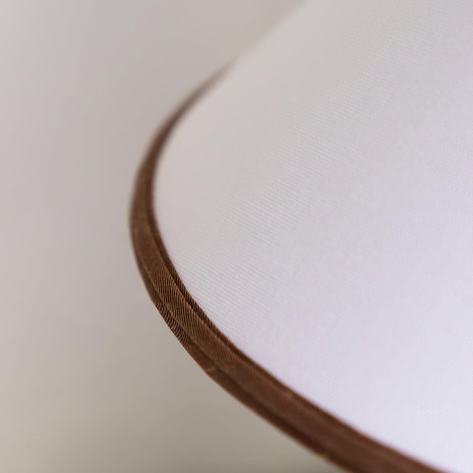 Lampe de Table Géométrique - Éclairage Chaleureux et Élégant