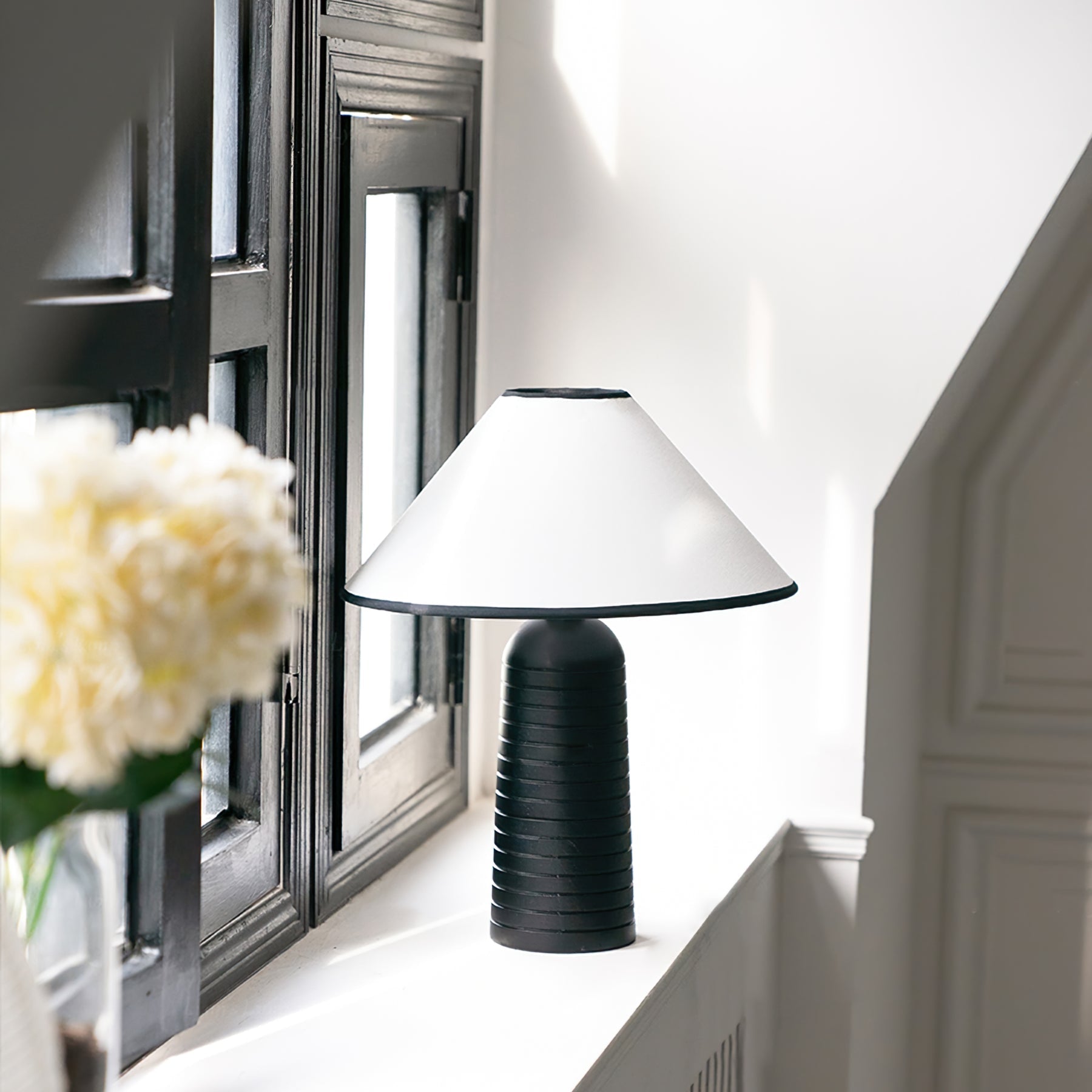 Lampe de Table Géométrique - Éclairage Chaleureux et Élégant