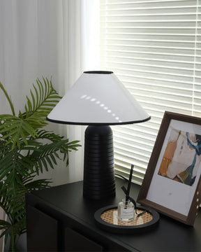 Lampe de Table Géométrique - Éclairage Chaleureux et Élégant