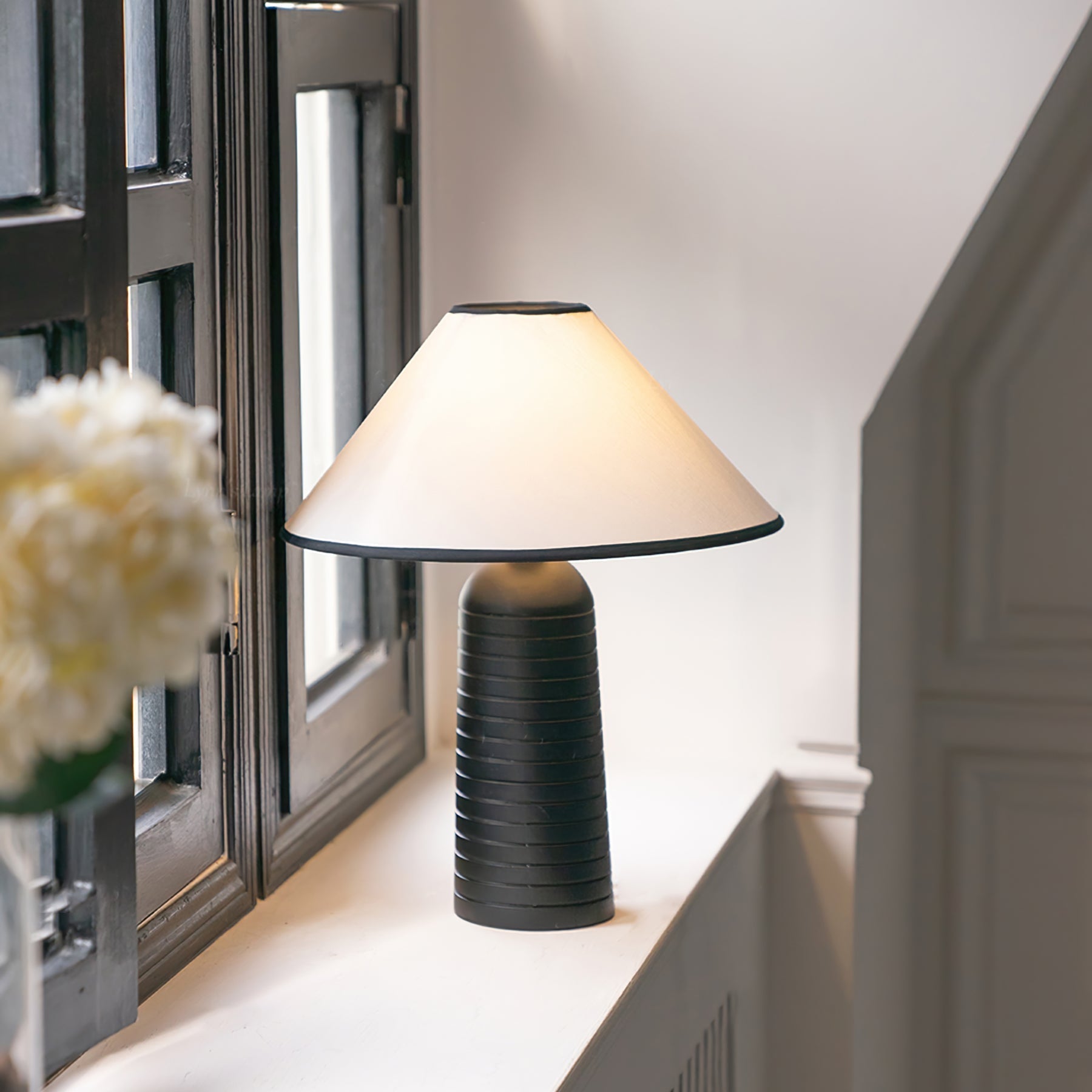 Lampe de Table Géométrique - Éclairage Chaleureux et Élégant