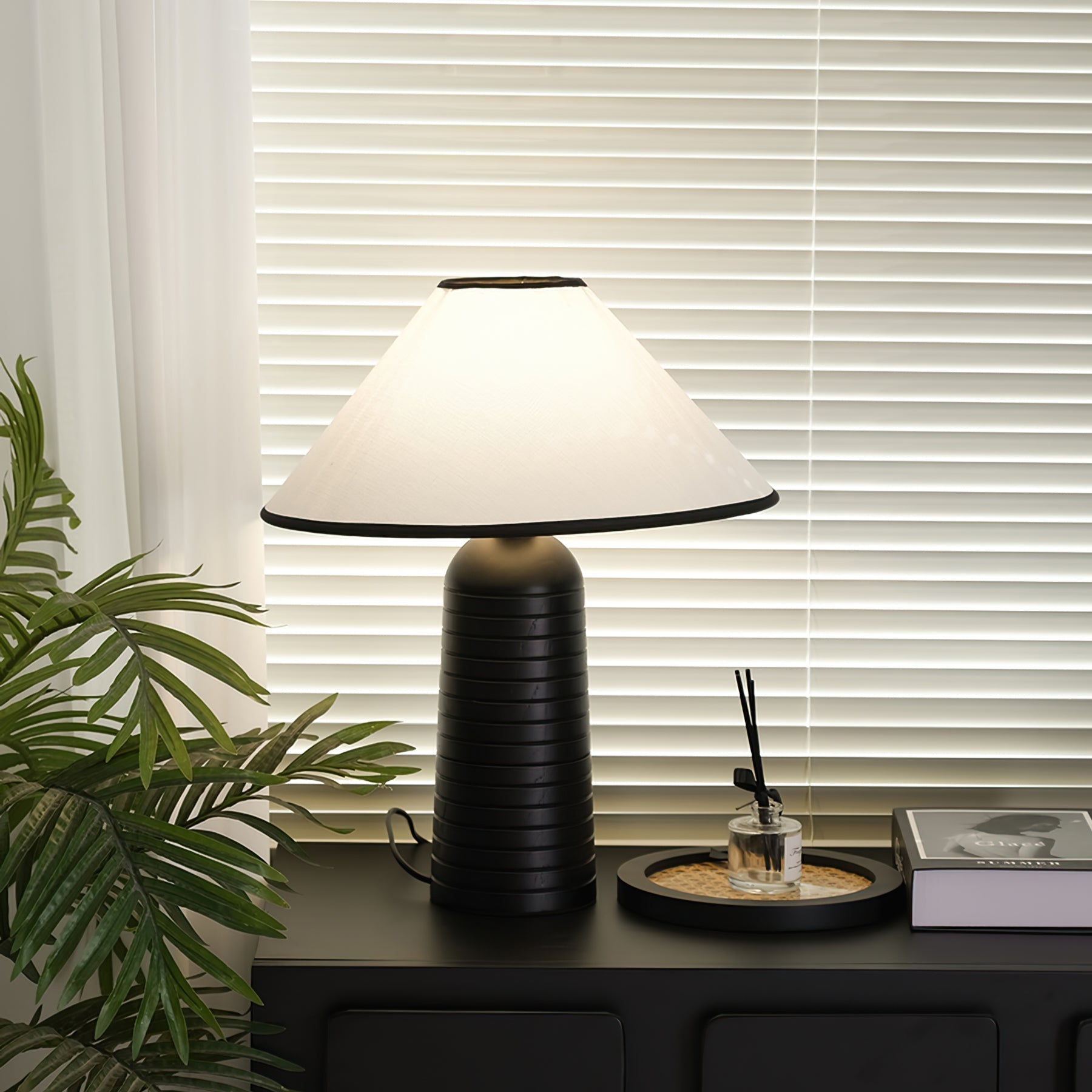 Lampe de Table Géométrique - Éclairage Chaleureux et Élégant
