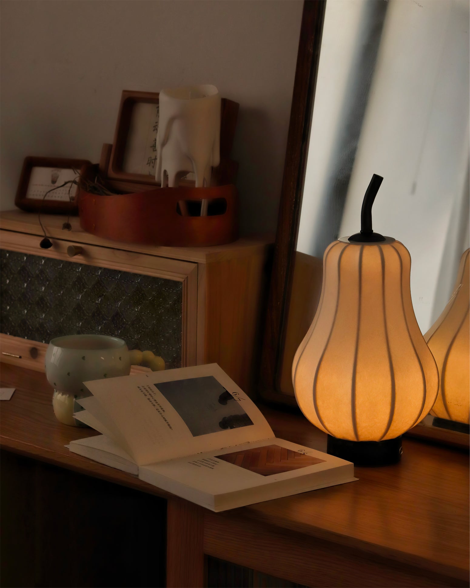 Lampe de Table Rechargeable - Design Élégant et Atmosphère Chaleureuse