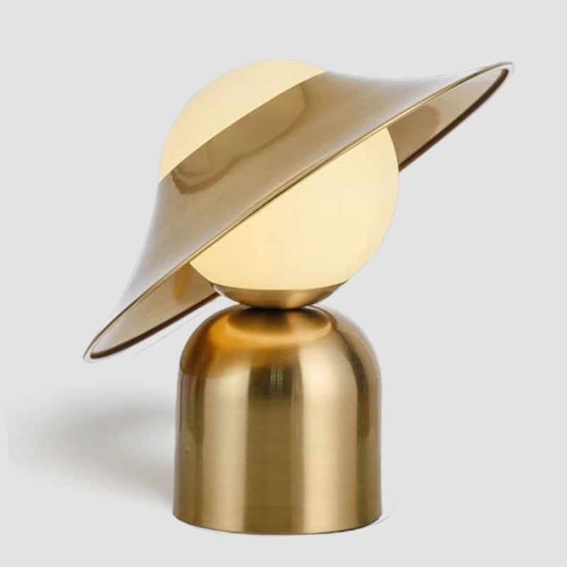 Lampe de Table Nordique en Or - Élégance et Fonctionnalité pour Votre Espace