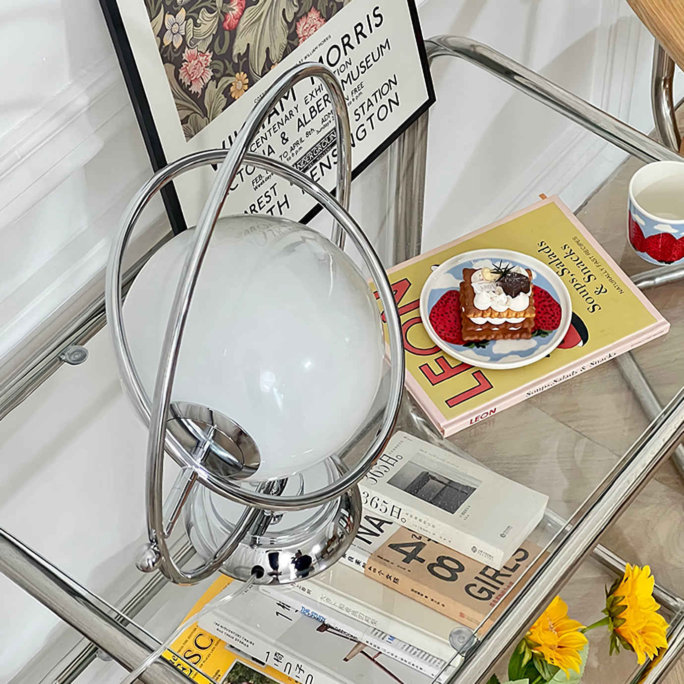 Lampe de Table Cosmique - Design Ludique et Éclairage Subtil