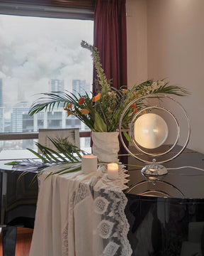 Lampe de Table Cosmique - Design Ludique et Éclairage Subtil