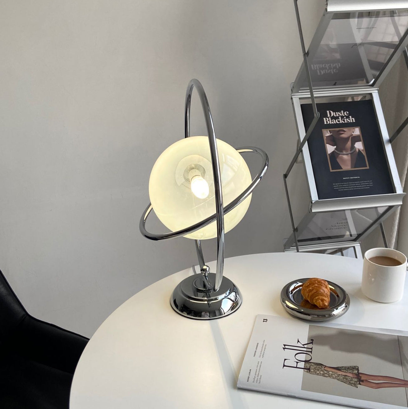 Lampe de Table Cosmique - Design Ludique et Éclairage Subtil