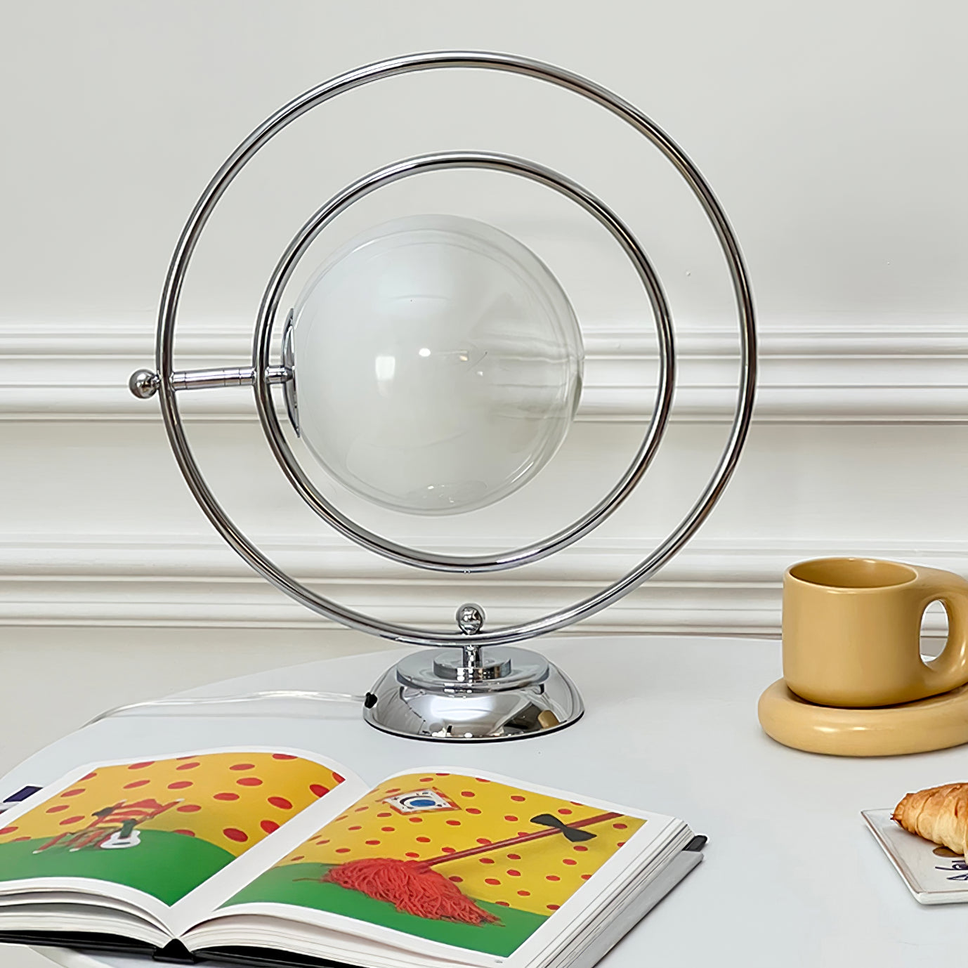 Lampe de Table Cosmique - Design Ludique et Éclairage Subtil