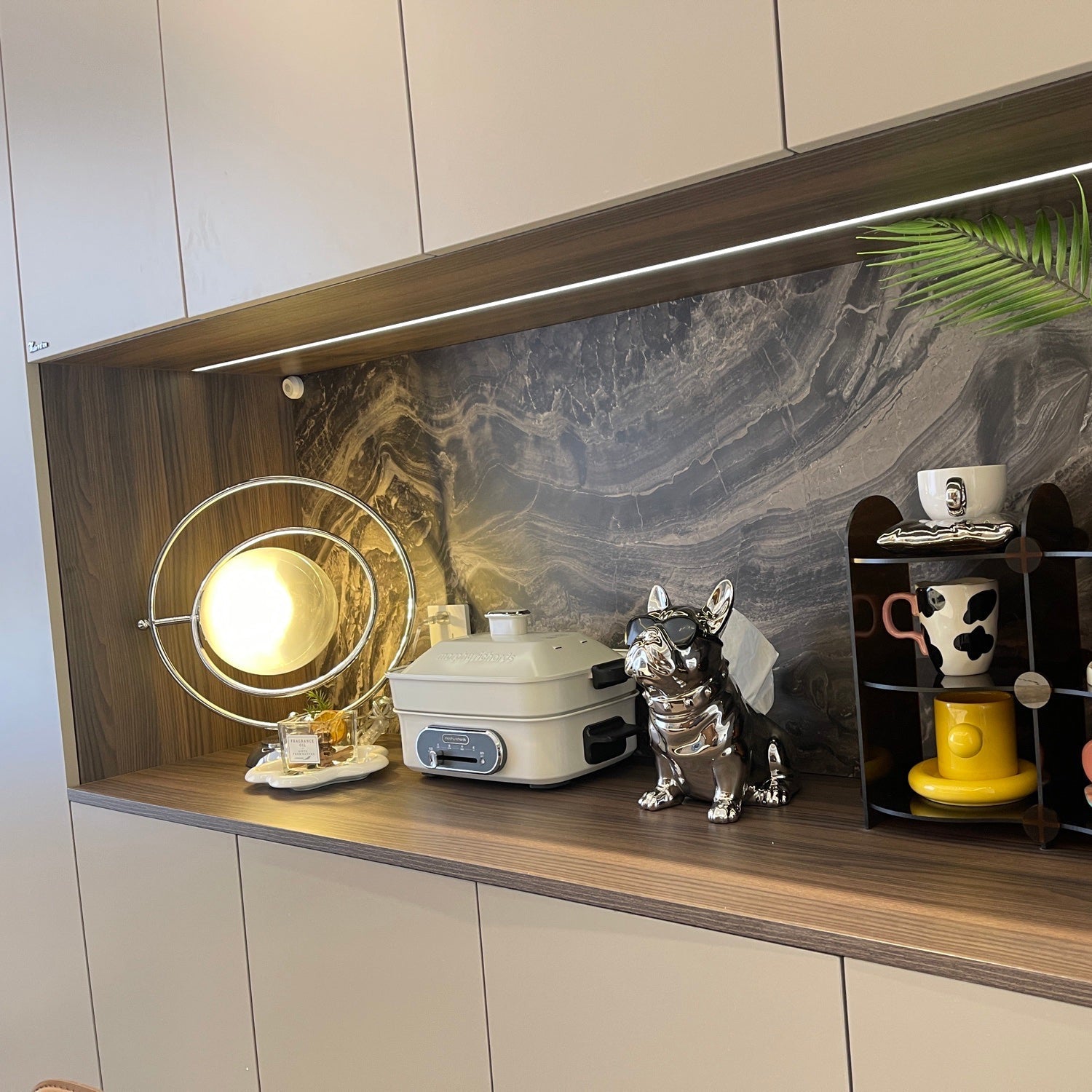 Lampe de Table Cosmique - Design Ludique et Éclairage Subtil