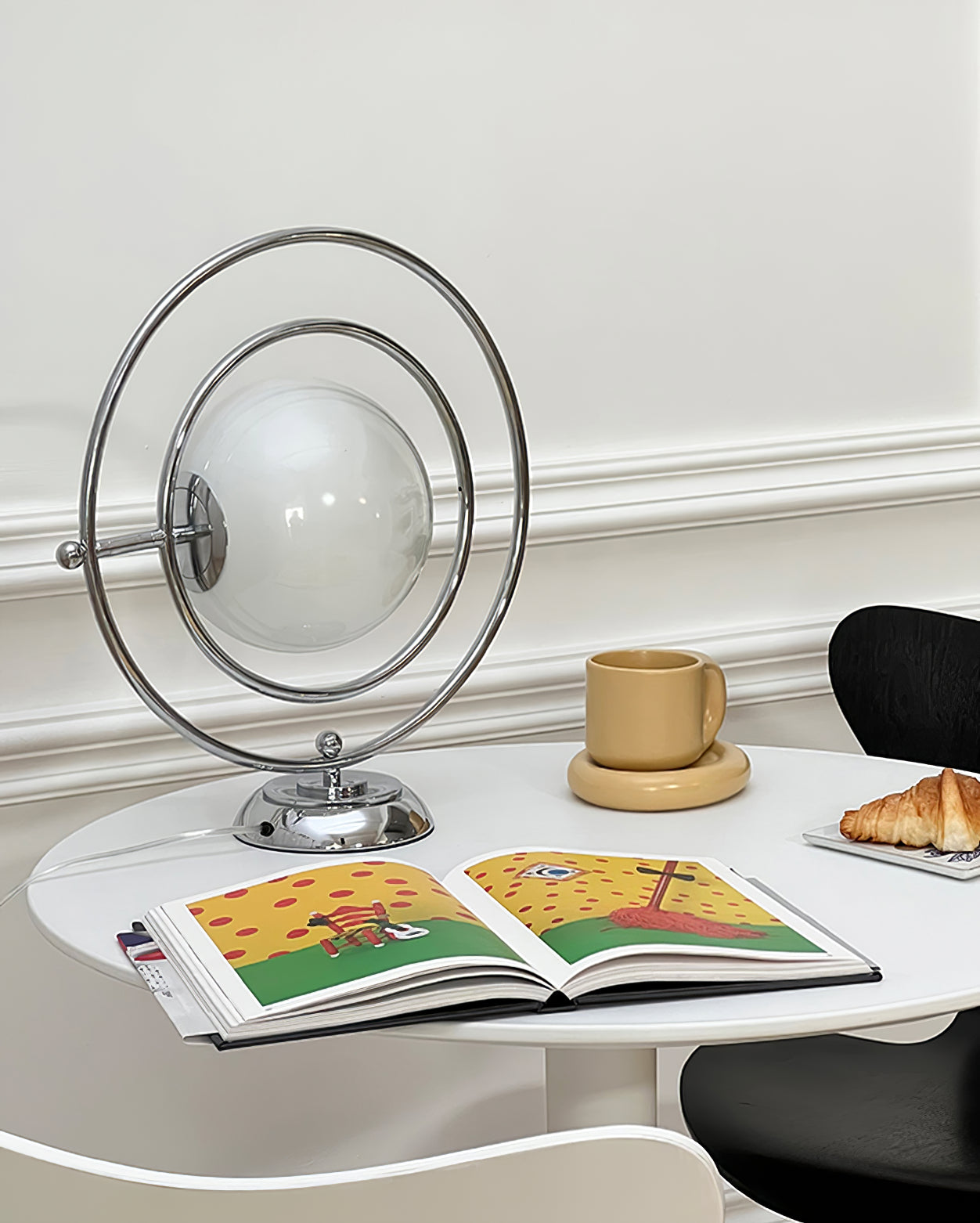 Lampe de Table Cosmique - Design Ludique et Éclairage Subtil