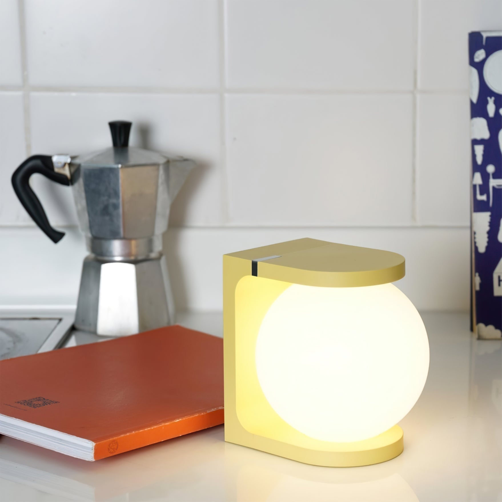Lampe de Table avec Chargeur Sans Fil - Design Unique et Pratique pour Bureau