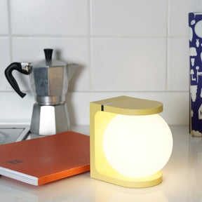 Lampe de Table avec Chargeur Sans Fil - Design Unique et Pratique pour Bureau