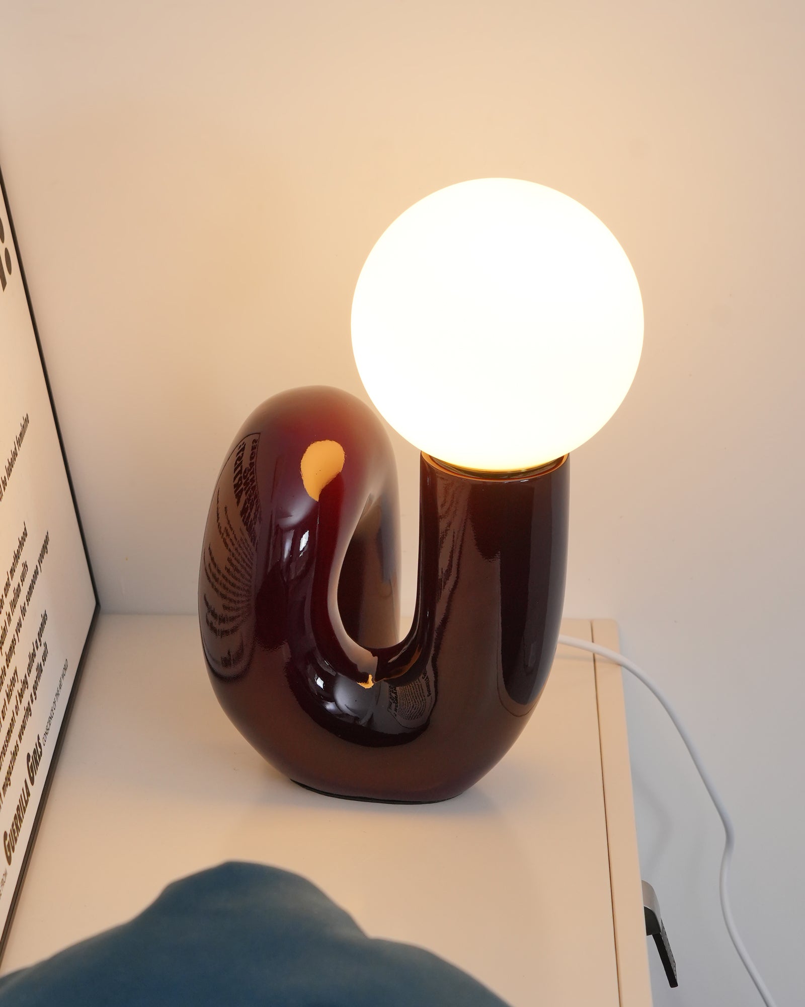 Lampe de Table en Résine et Verre - Design Spiral Élégant et Durable