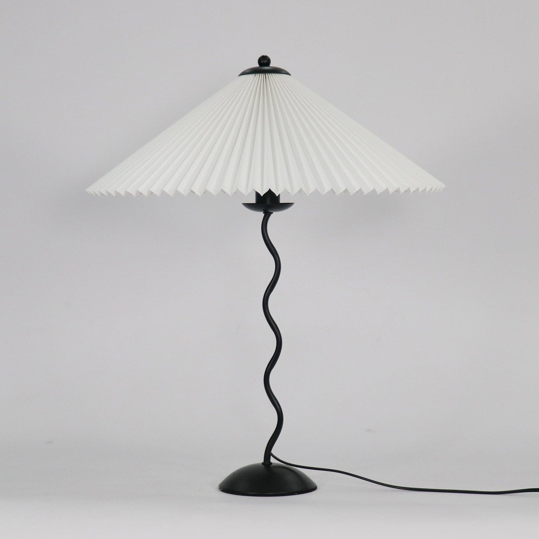 Lampe de Table Scandinave en Bois - Abat-jour Plissé et Élégant