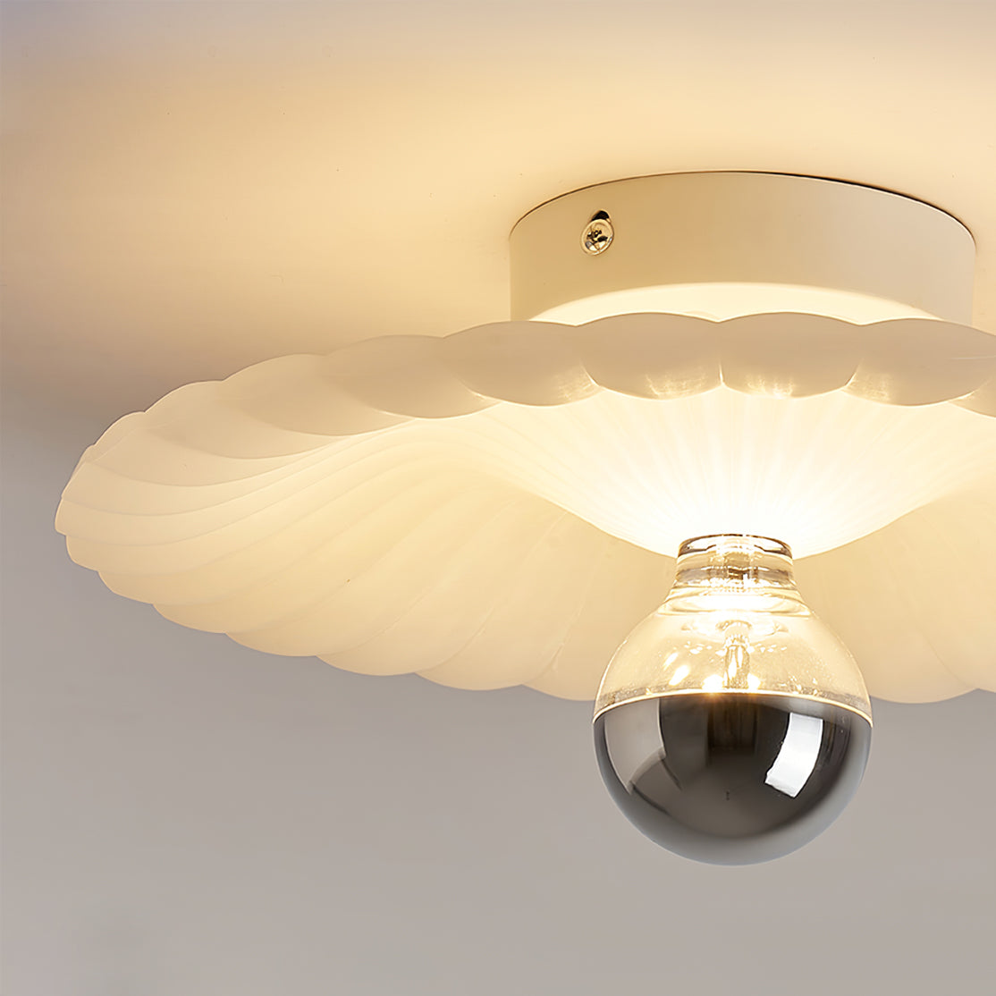 Lampe de Plafond Élégante - Pliages Detaillés et Éclairage Confortable