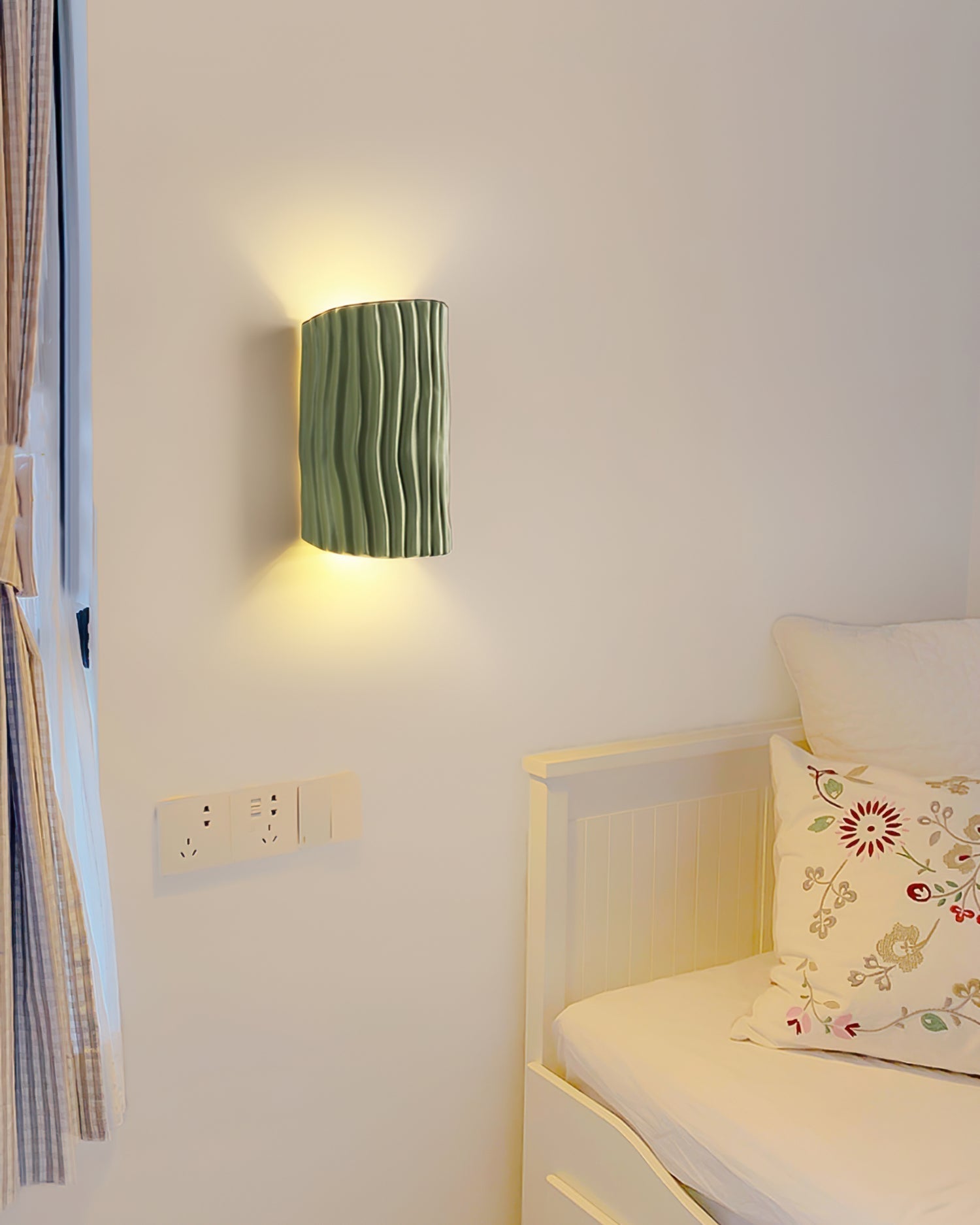 Applique Murale en Résine - Lumière Chaleureuse et Ambiance Accueillante