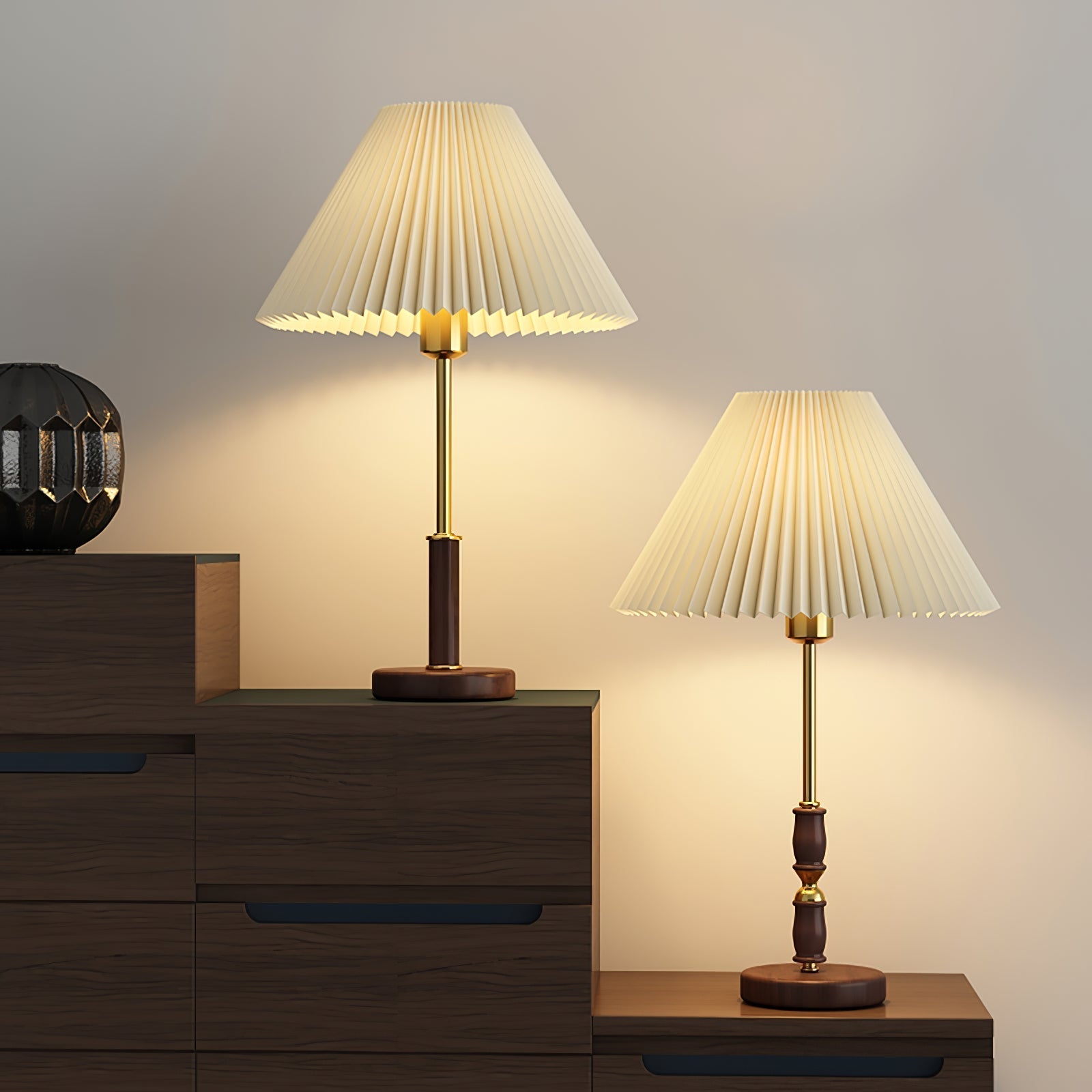 Lampe de Table Élégante en Métal - Abat-jour Plissé et Design Rétro
