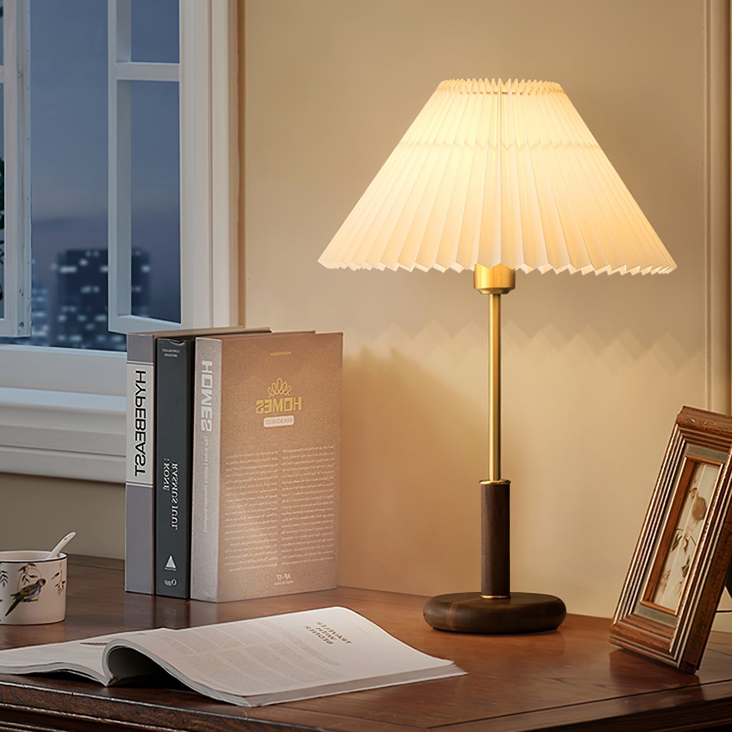 Lampe de Table Élégante en Métal - Abat-jour Plissé et Design Rétro
