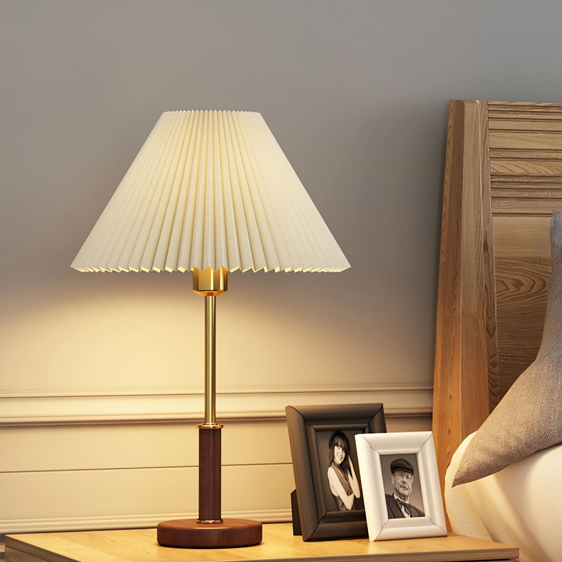 Lampe de Table Élégante en Métal - Abat-jour Plissé et Design Rétro
