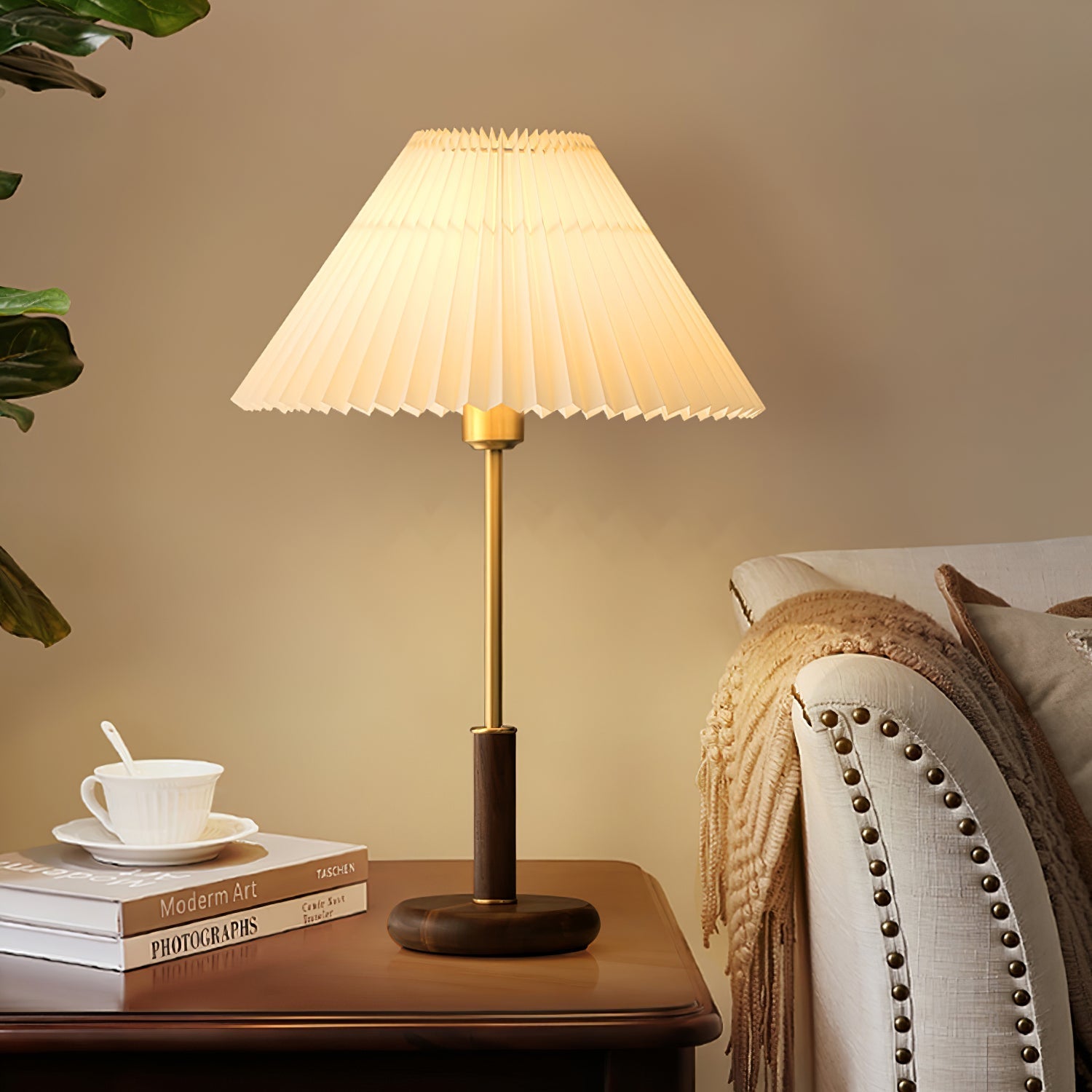 Lampe de Table Élégante en Métal - Abat-jour Plissé et Design Rétro
