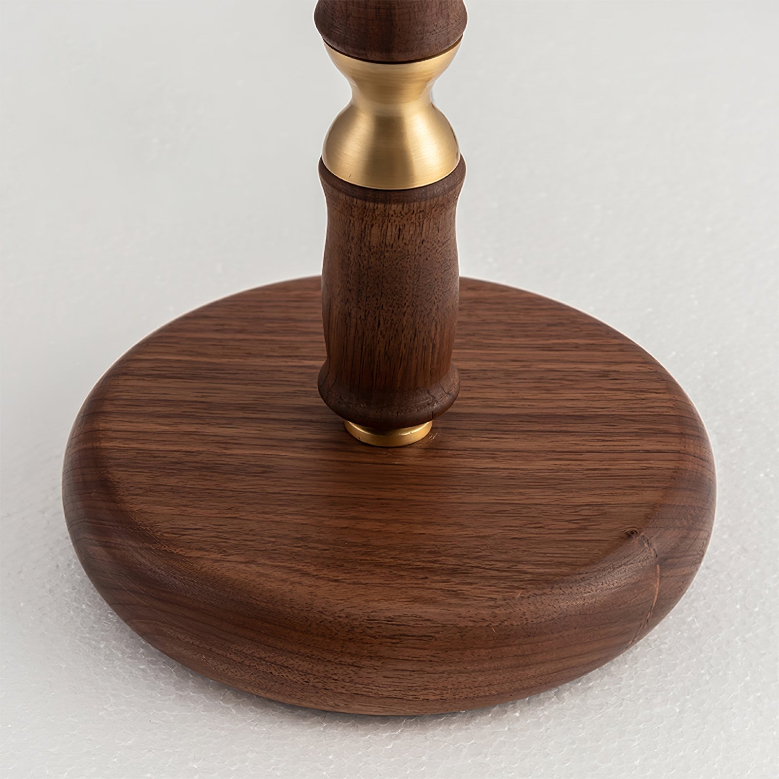 Lampe de Table Élégante en Métal - Abat-jour Plissé et Design Rétro